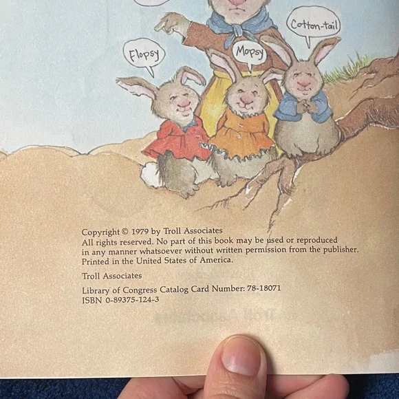 Trolls Learning Book - Red Cover - Picture 4 of 7